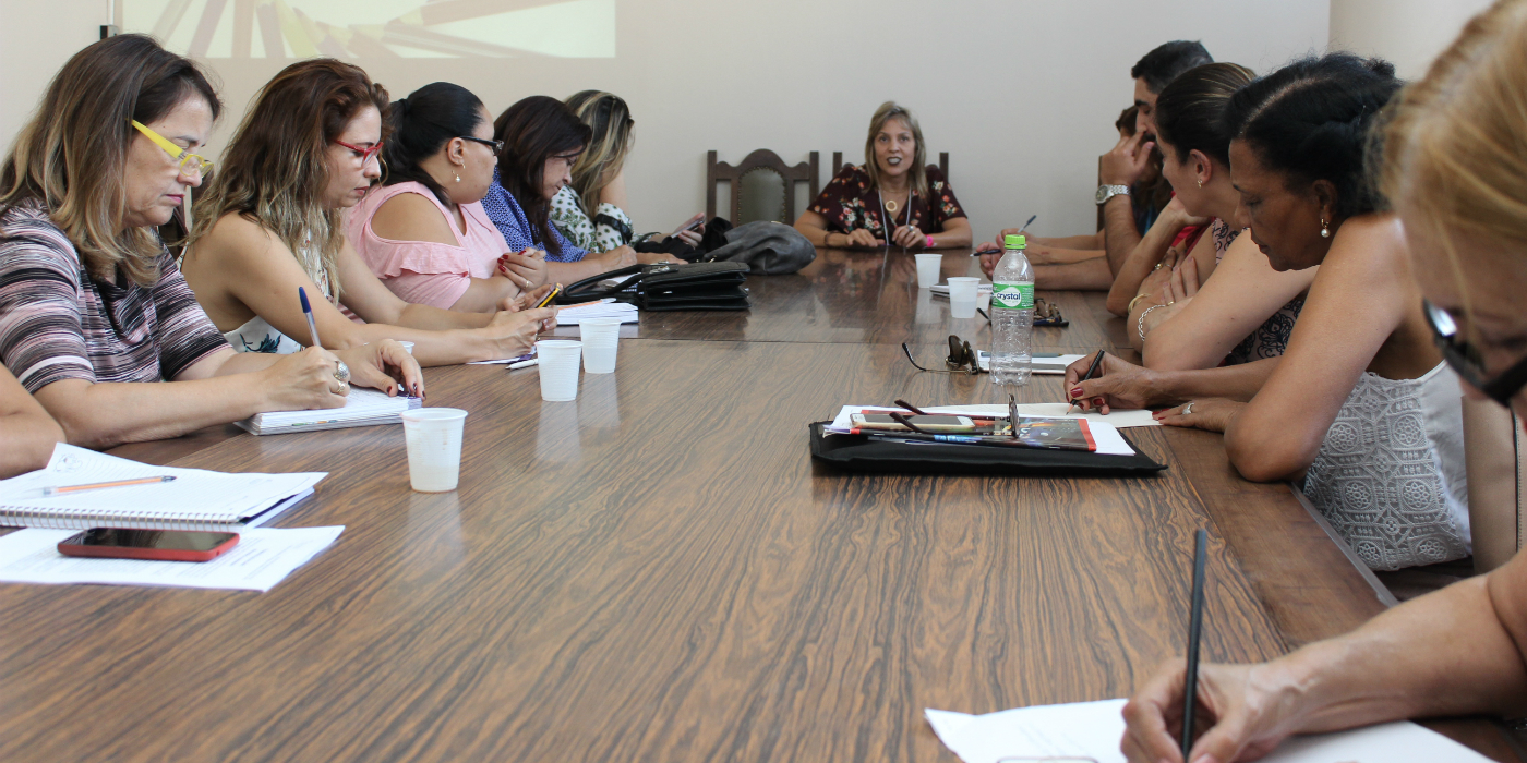 Naila Morthé em reunião na Secretaria Municipal de Educação de BH ( foto: Alda Clara)